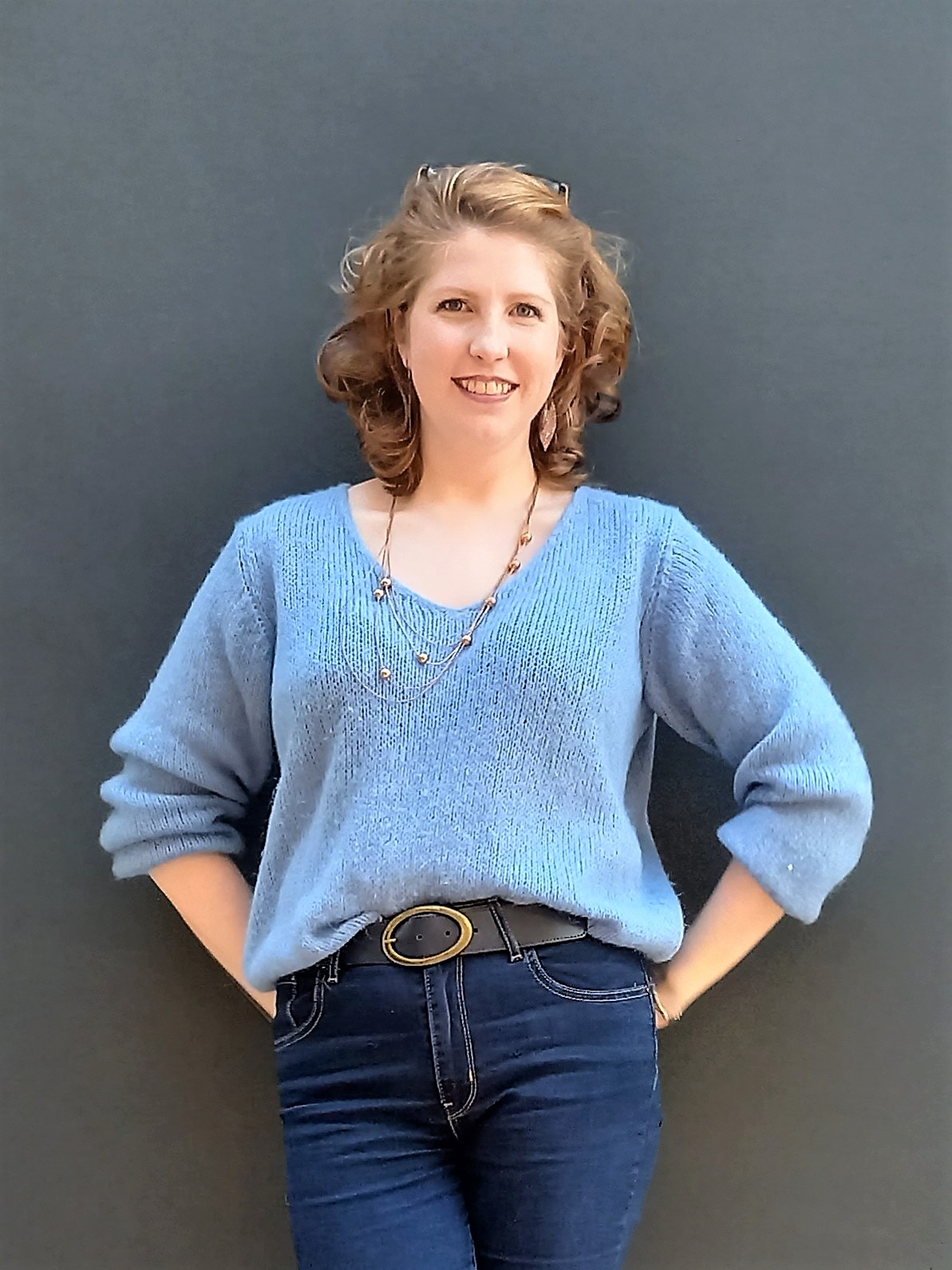 Photo de Marie de Moerloose avec pull bleu